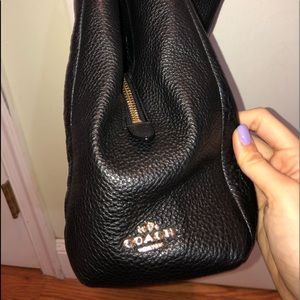 Black coach shoulder bag.